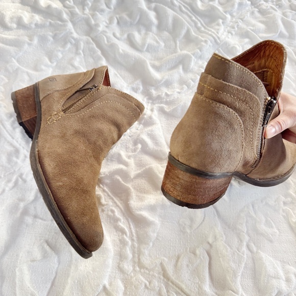 Born Malta II Taupe Distressed Booties Size 10 New - Picture 8 of 12